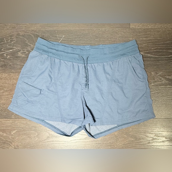 The North Face Women's Blue Athletic Shorts Size XL - Picture 1 of 5